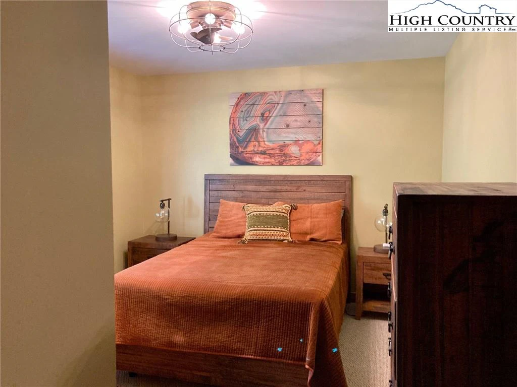 Image number 10 for the current listing