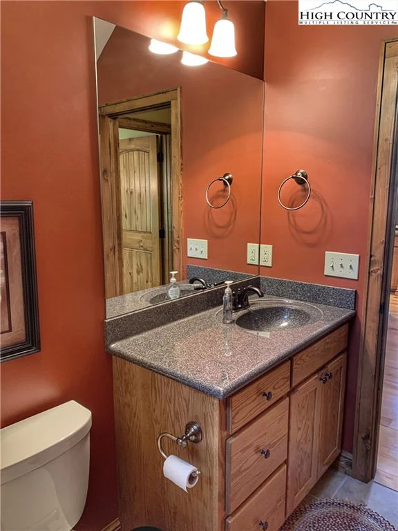Image number 4 for the current listing