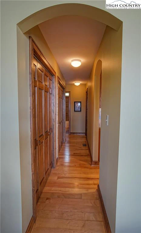 Image number 9 for the current listing