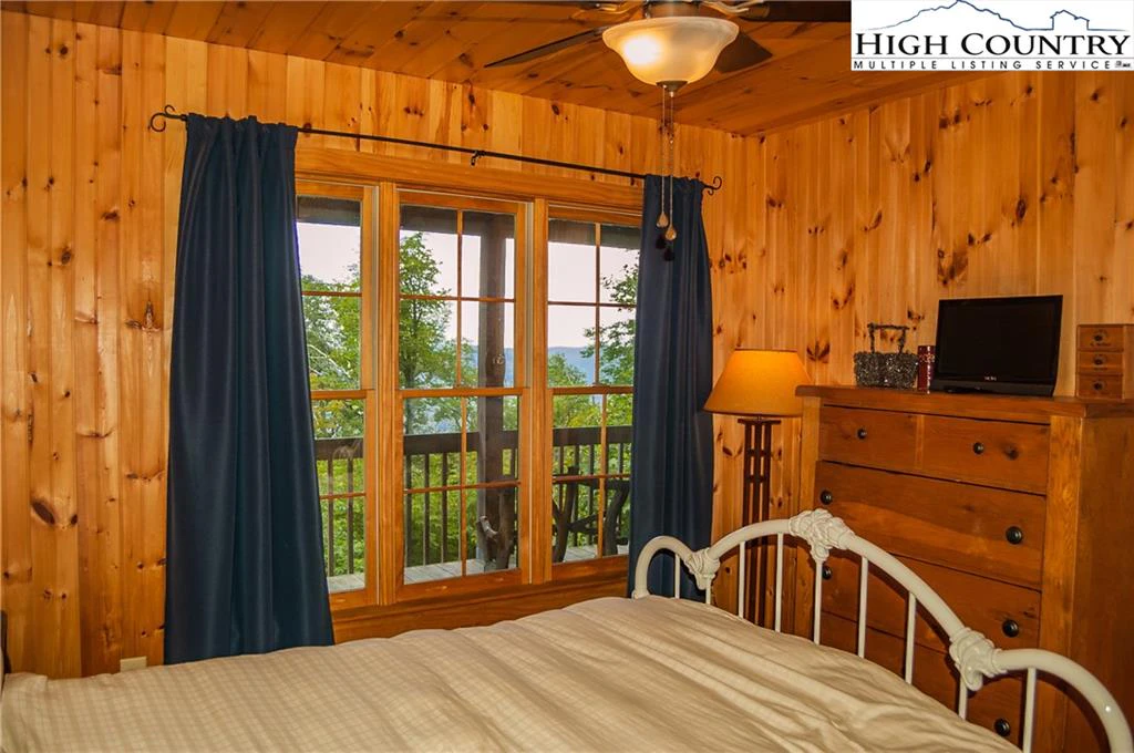 Image number 2 for the current listing