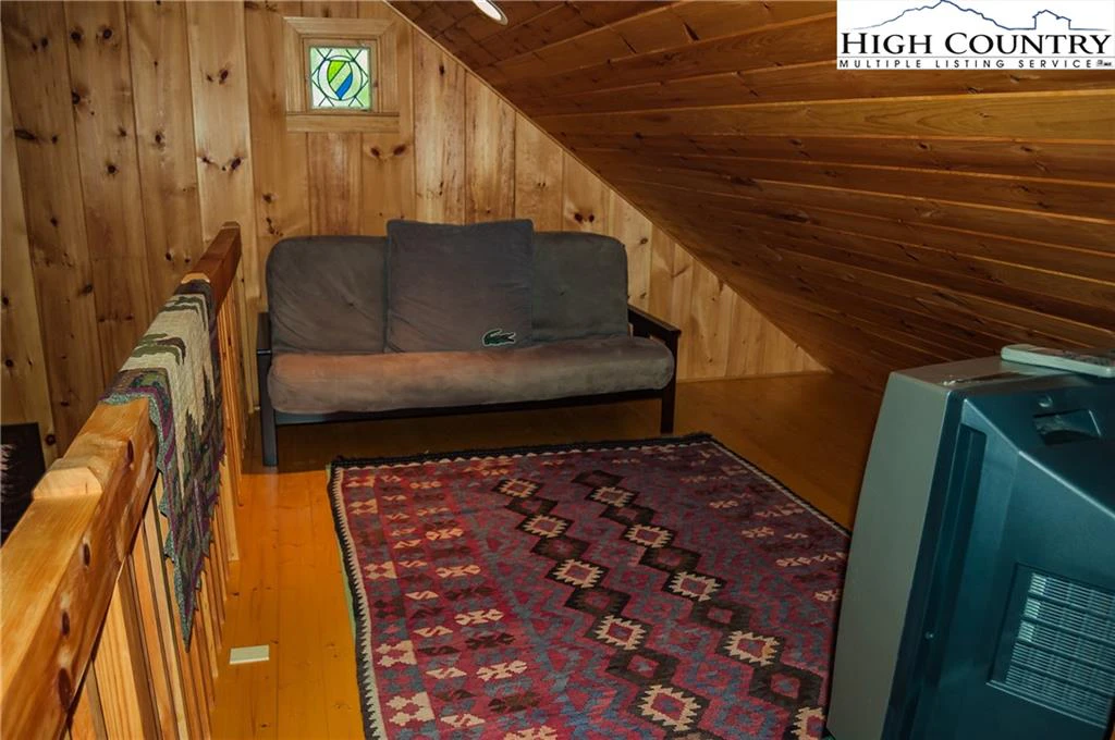 Image number 11 for the current listing