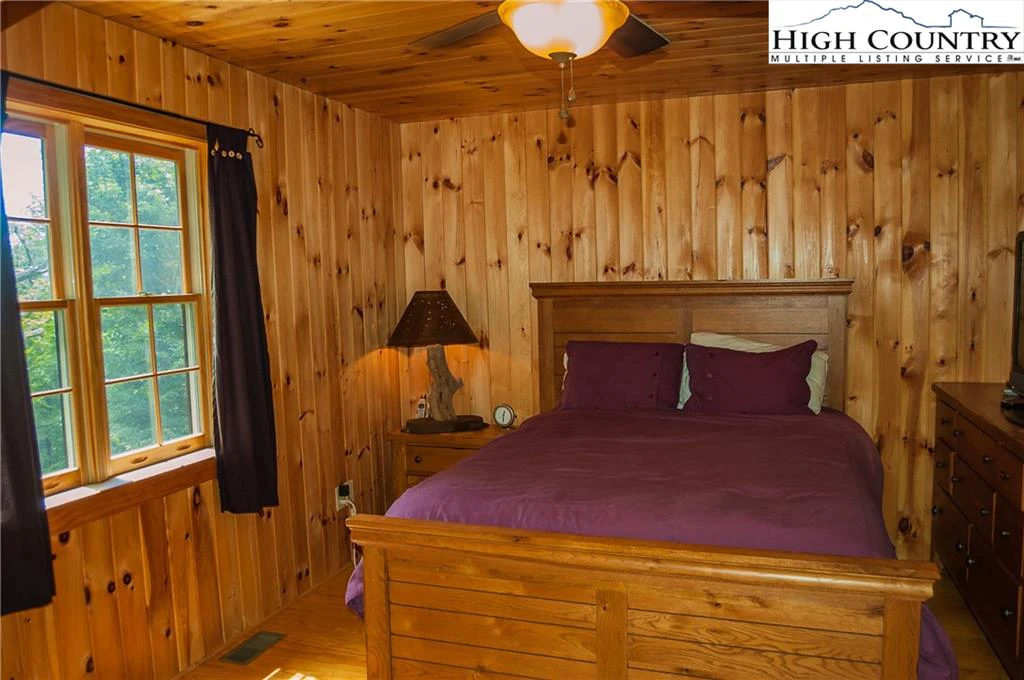 Image number 9 for the current listing