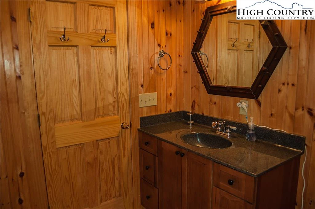 Image number 8 for the current listing