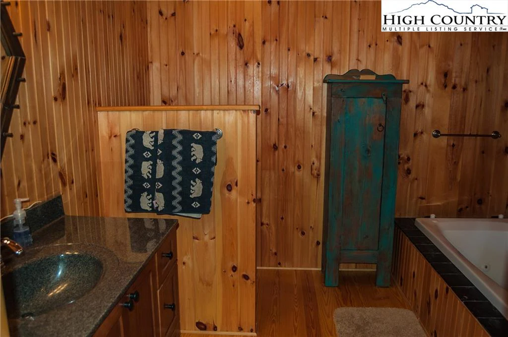 Image number 7 for the current listing