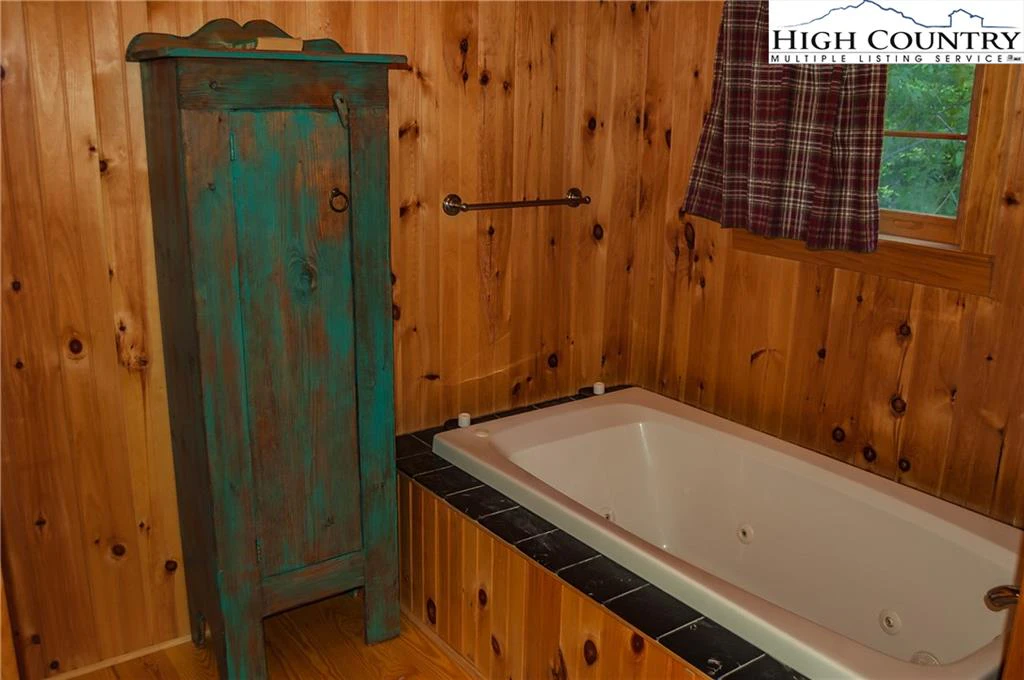 Image number 6 for the current listing