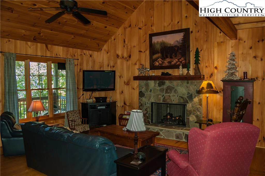 Image number 21 for the current listing