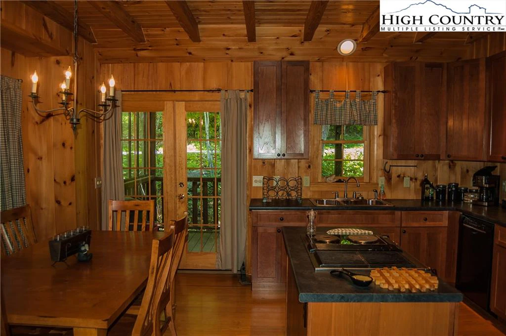 Image number 18 for the current listing