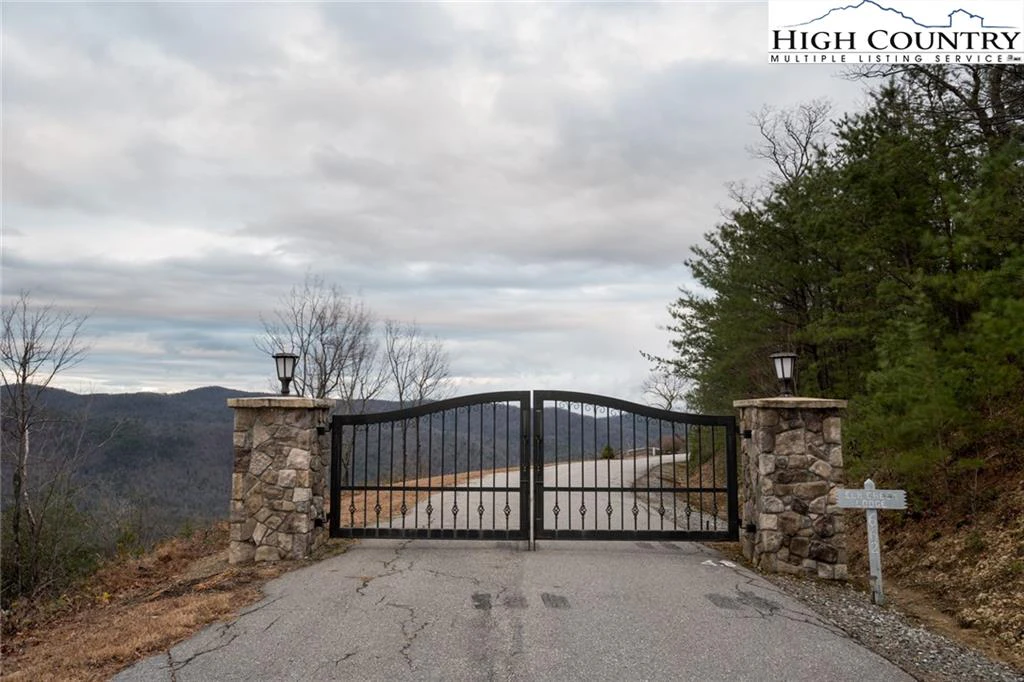 Image number 3 for the current listing