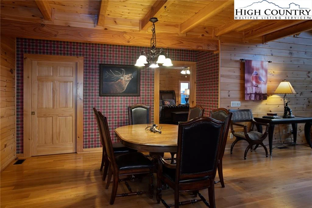 Image number 20 for the current listing