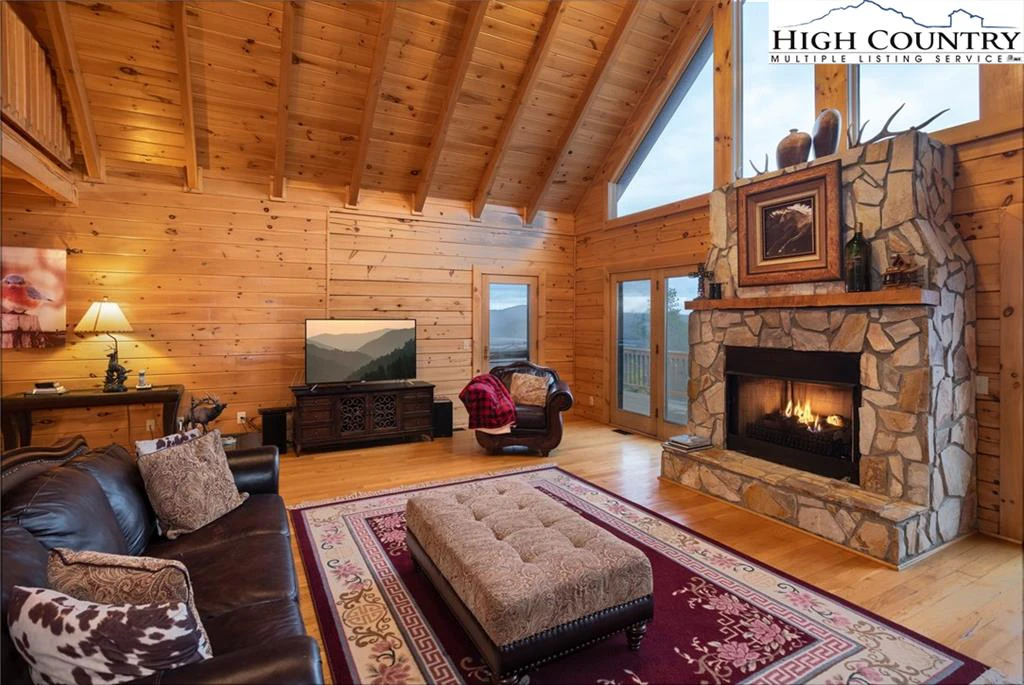 Image number 18 for the current listing