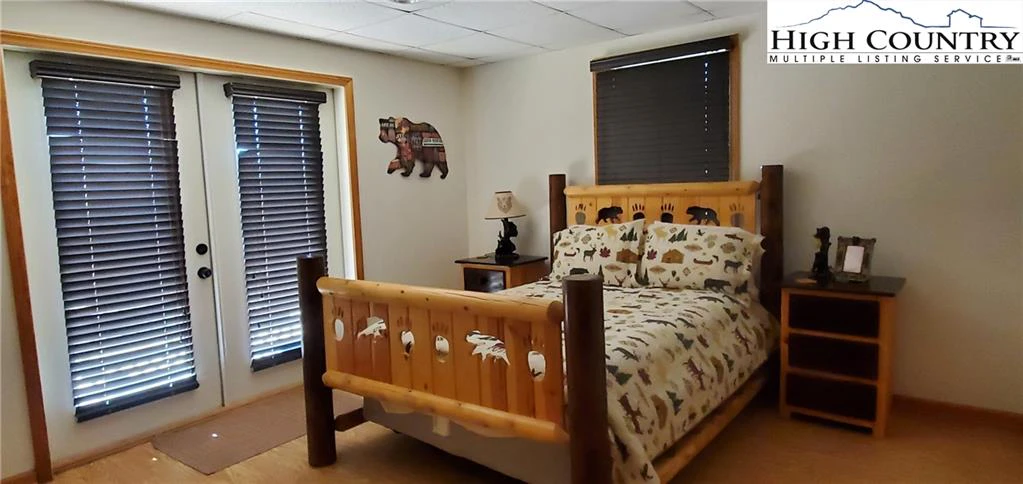 Image number 3 for the current listing