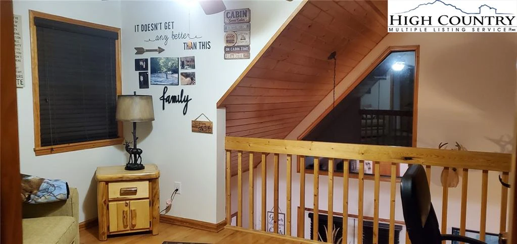 Image number 11 for the current listing