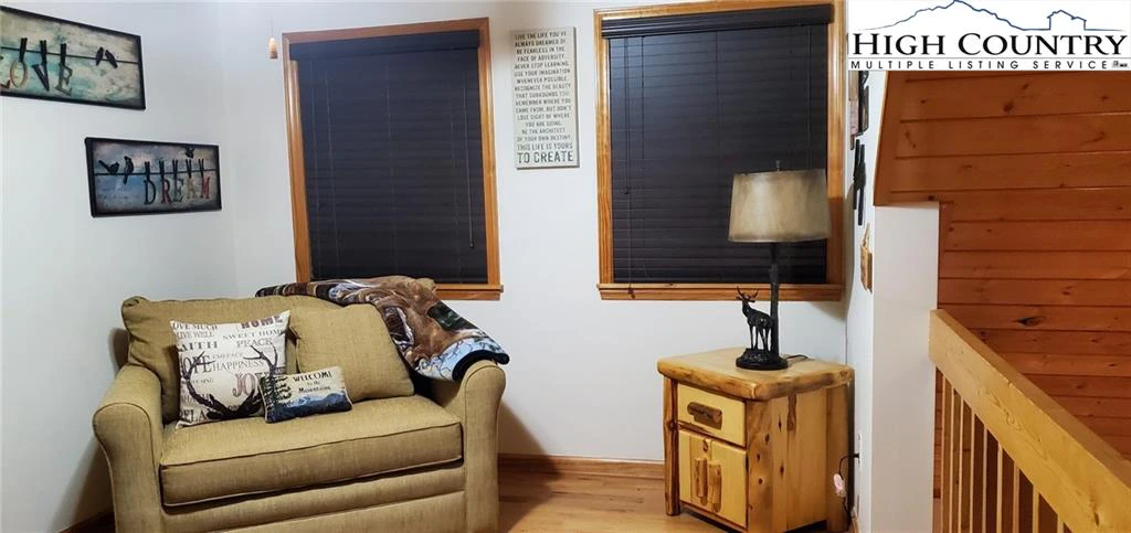 Image number 2 for the current listing