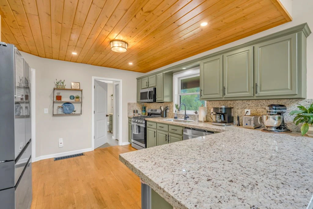 Image number 21 for the current listing