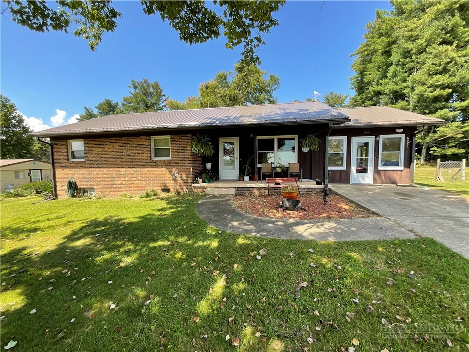 Image number 1 for the current listing