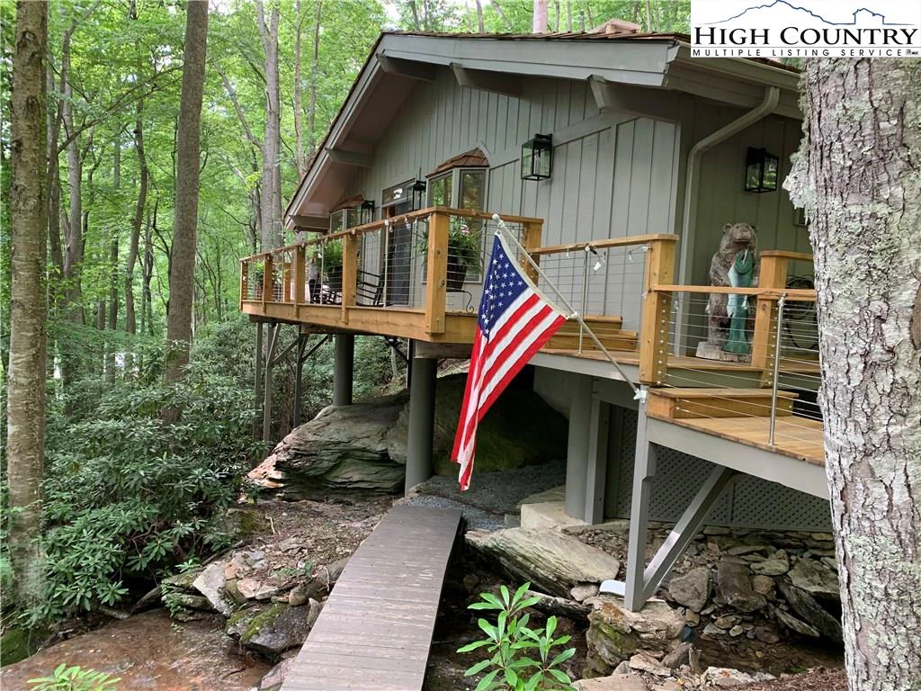 Image number 1 for the current listing