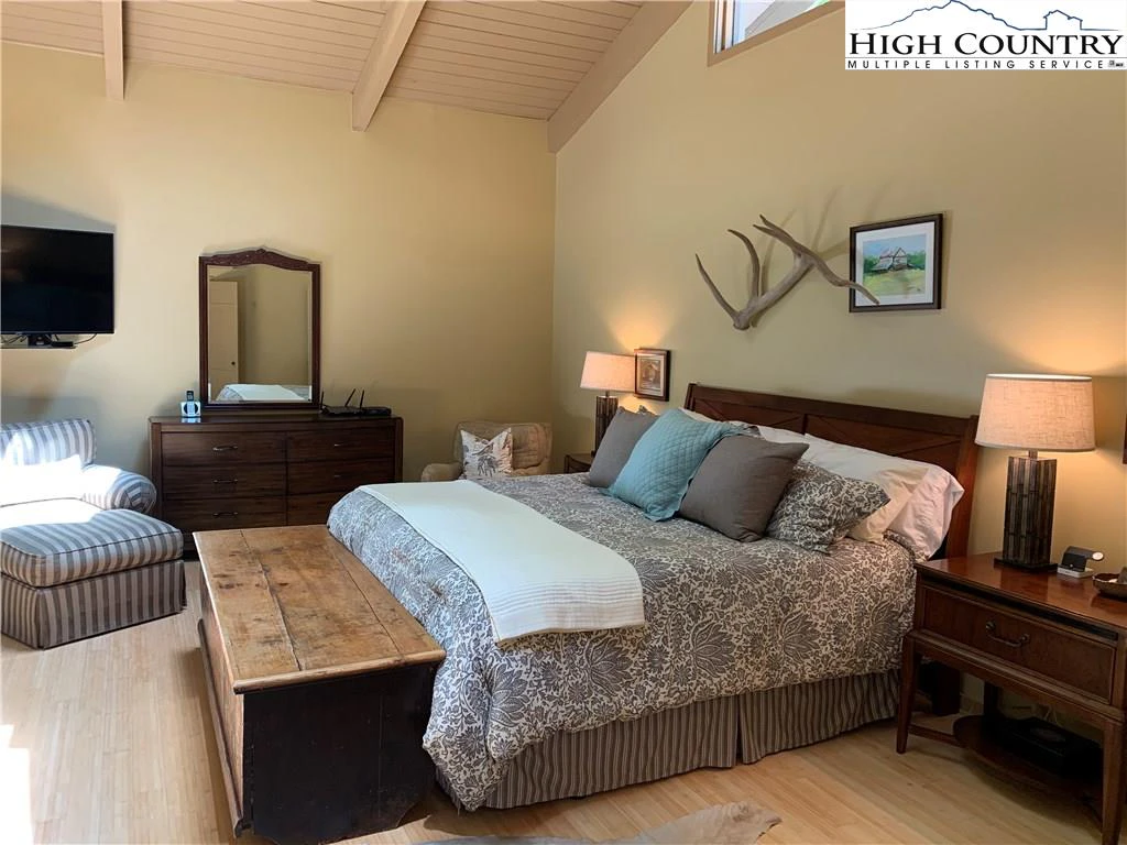 Image number 7 for the current listing