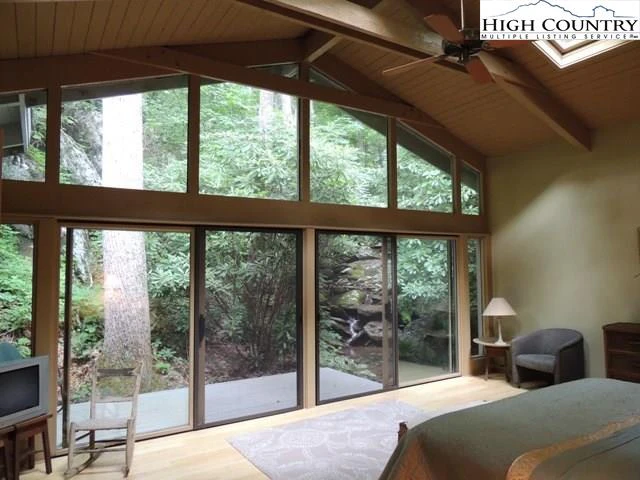 Image number 8 for the current listing