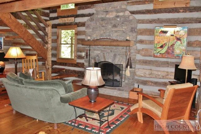 Image number 11 for the current listing