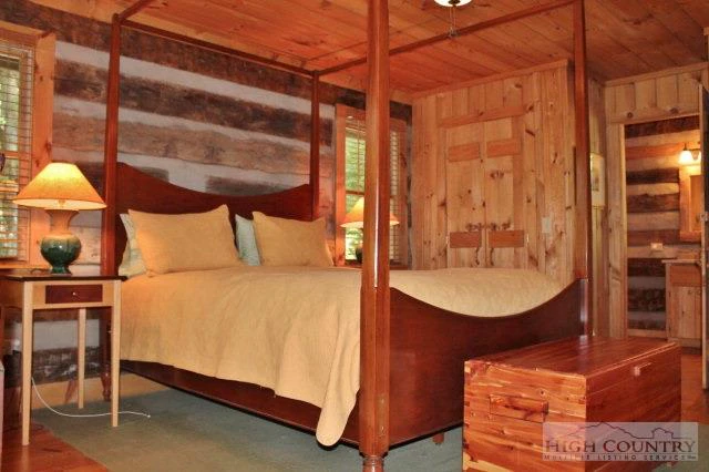 Image number 3 for the current listing