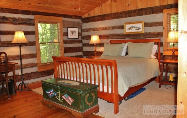 Image number 19 for the current listing