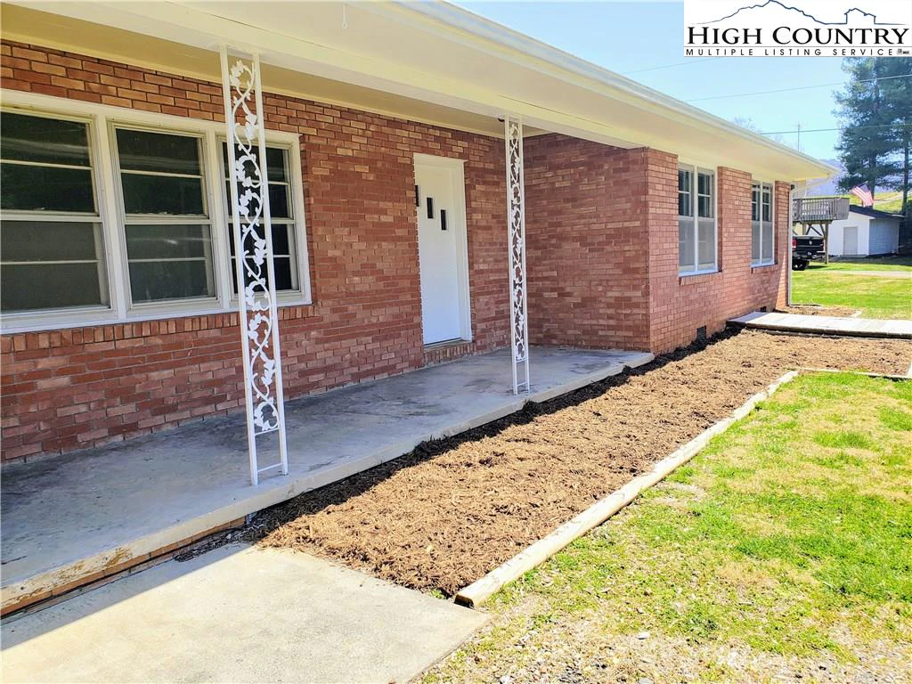 Image number 1 for the current listing