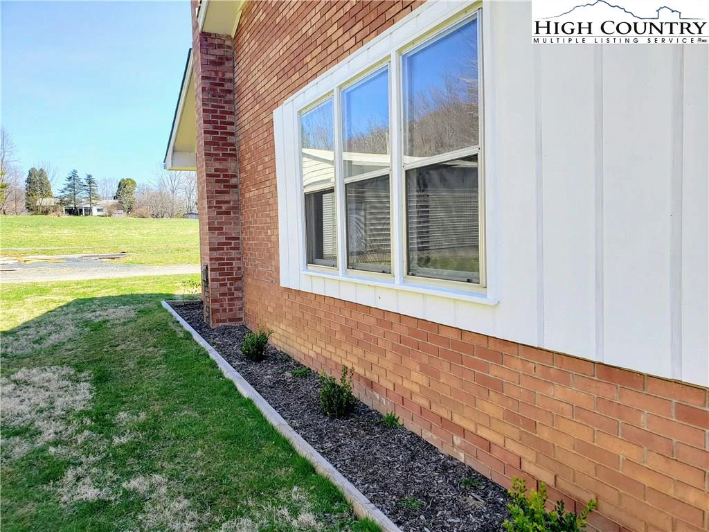 Image number 8 for the current listing