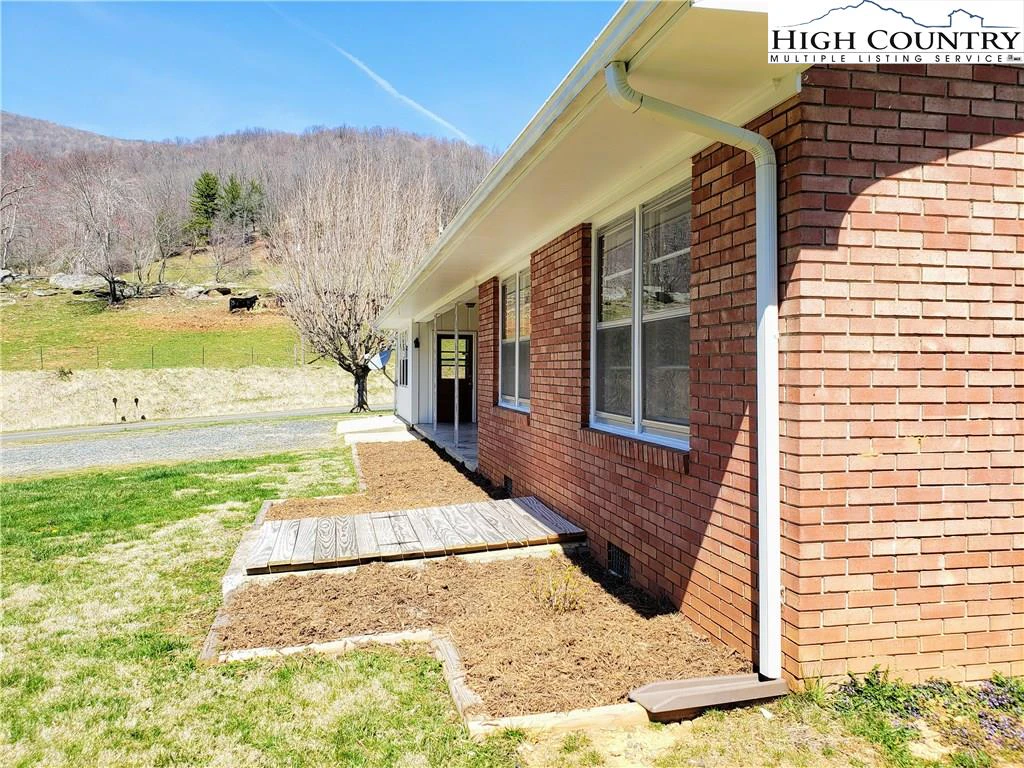 Image number 4 for the current listing