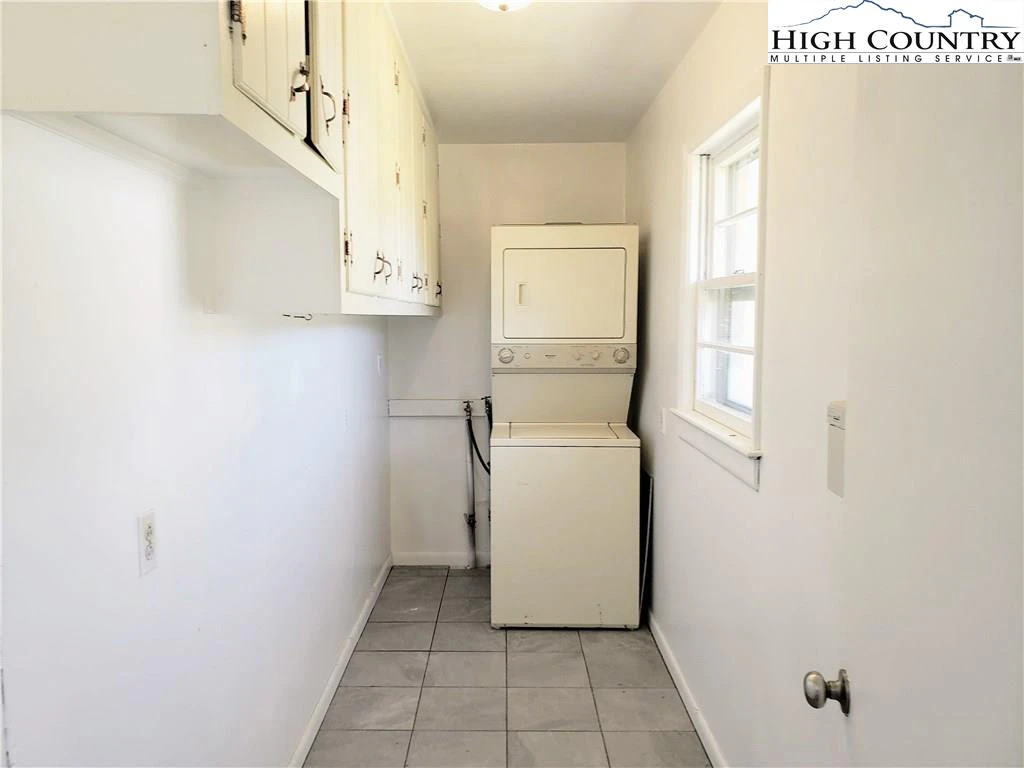 Image number 19 for the current listing