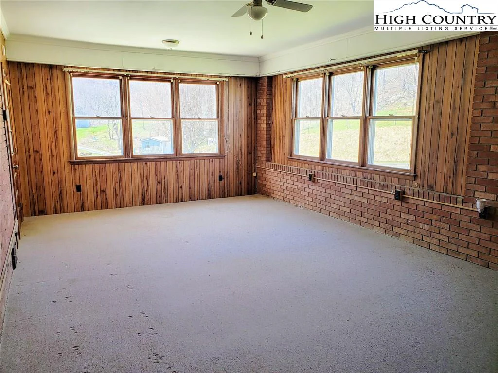 Image number 18 for the current listing