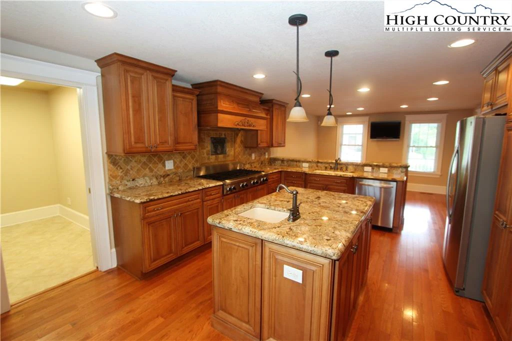 Image number 21 for the current listing