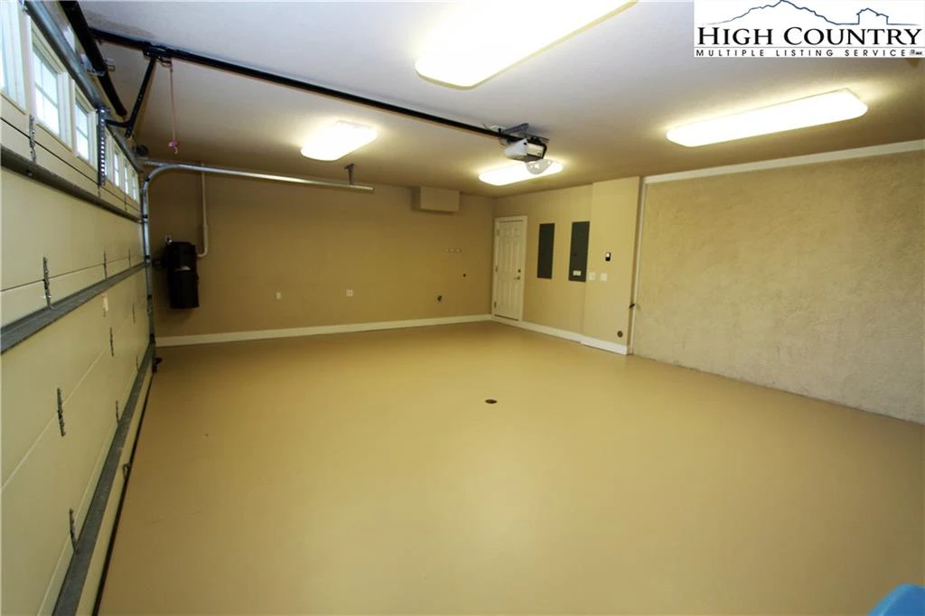 Image number 11 for the current listing