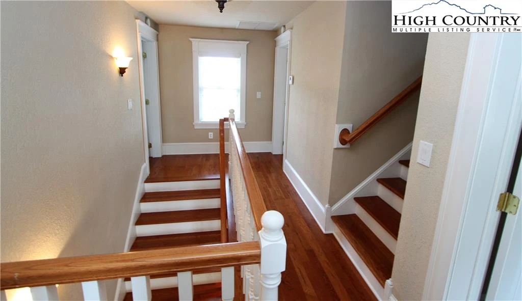 Image number 3 for the current listing