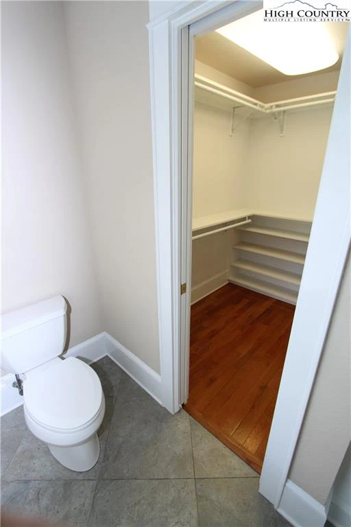 Image number 8 for the current listing