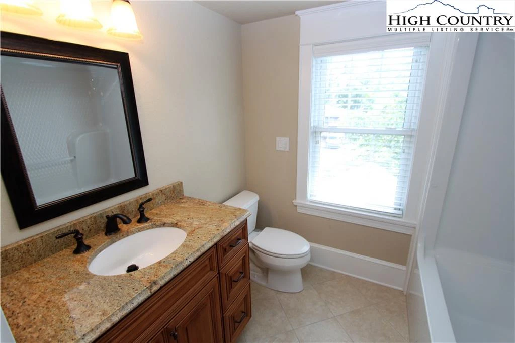 Image number 2 for the current listing