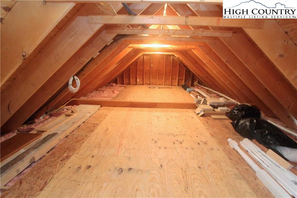 Image number 13 for the current listing