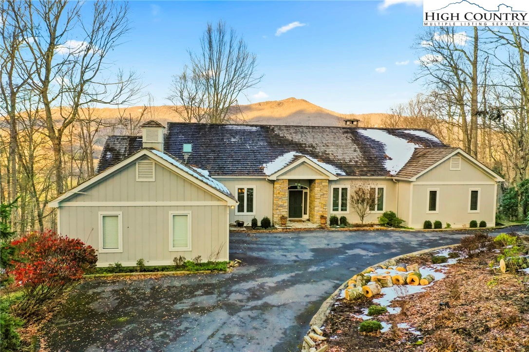 Image number 19 for the current listing