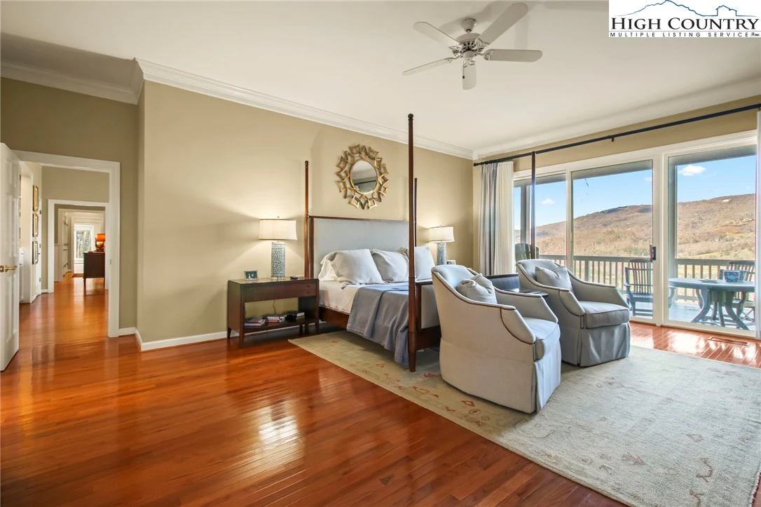 Image number 3 for the current listing