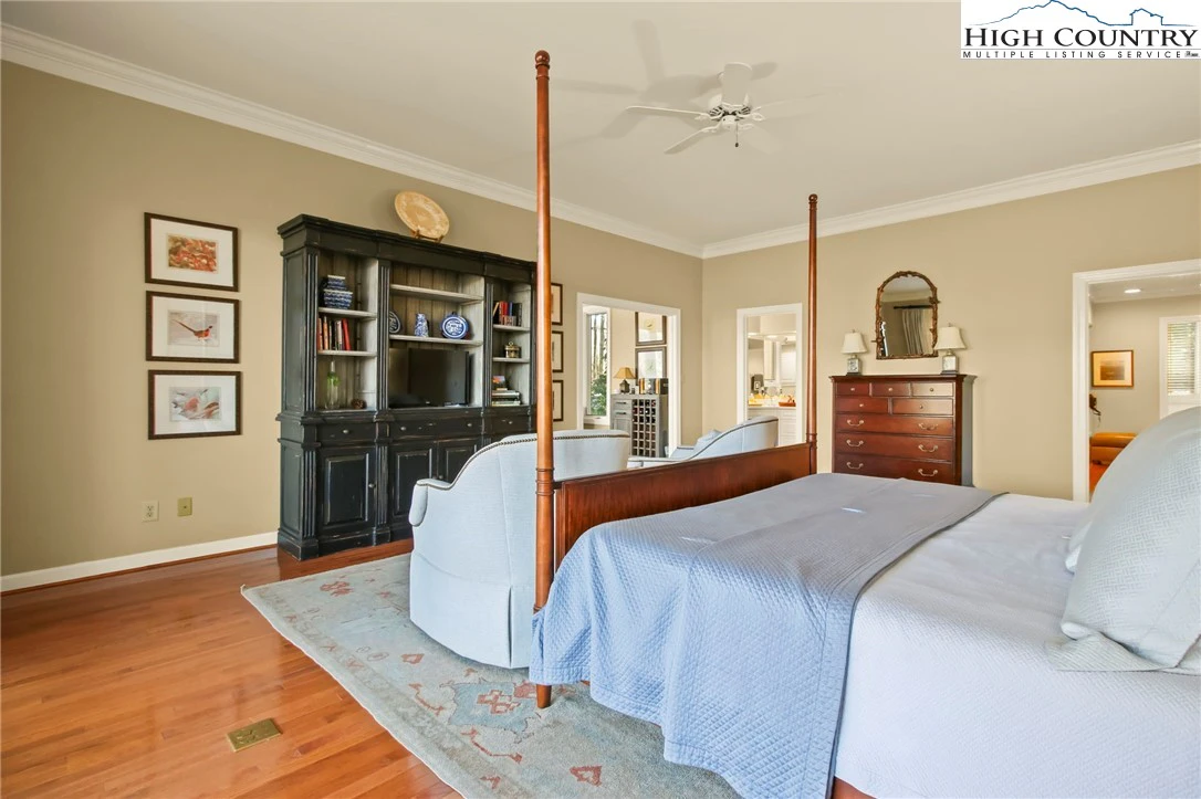 Image number 5 for the current listing
