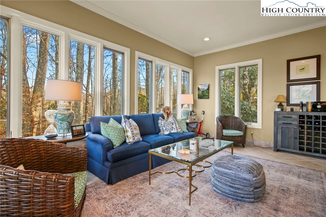 Image number 12 for the current listing