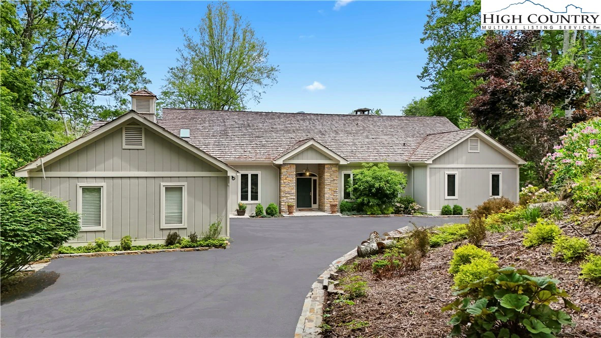 Image number 1 for the current listing