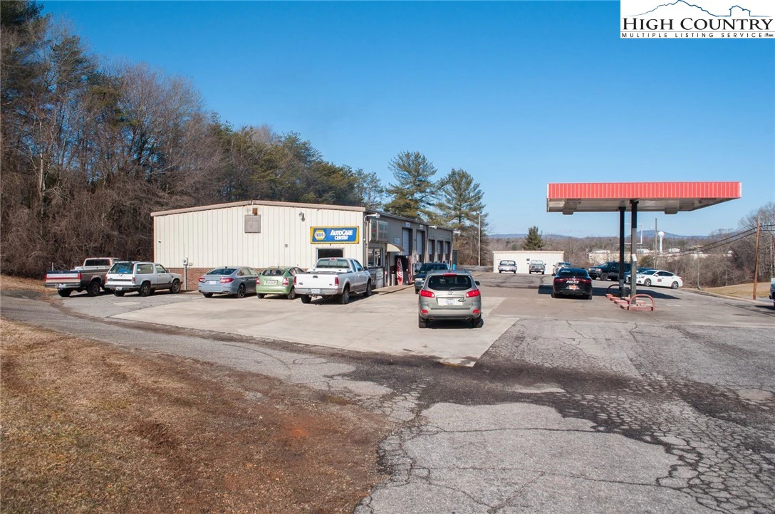 Image number 17 for the current listing
