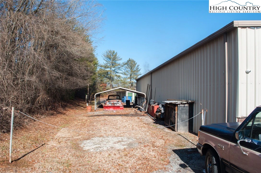 Image number 16 for the current listing