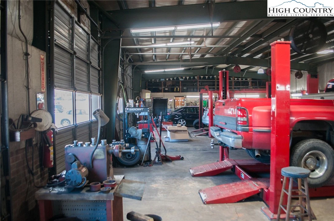 Image number 7 for the current listing
