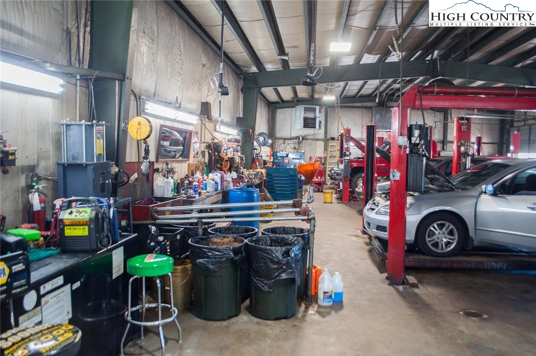 Image number 14 for the current listing