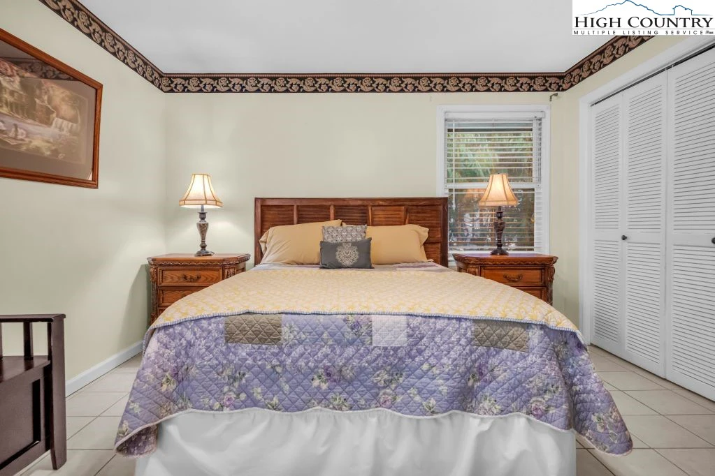 Image number 3 for the current listing