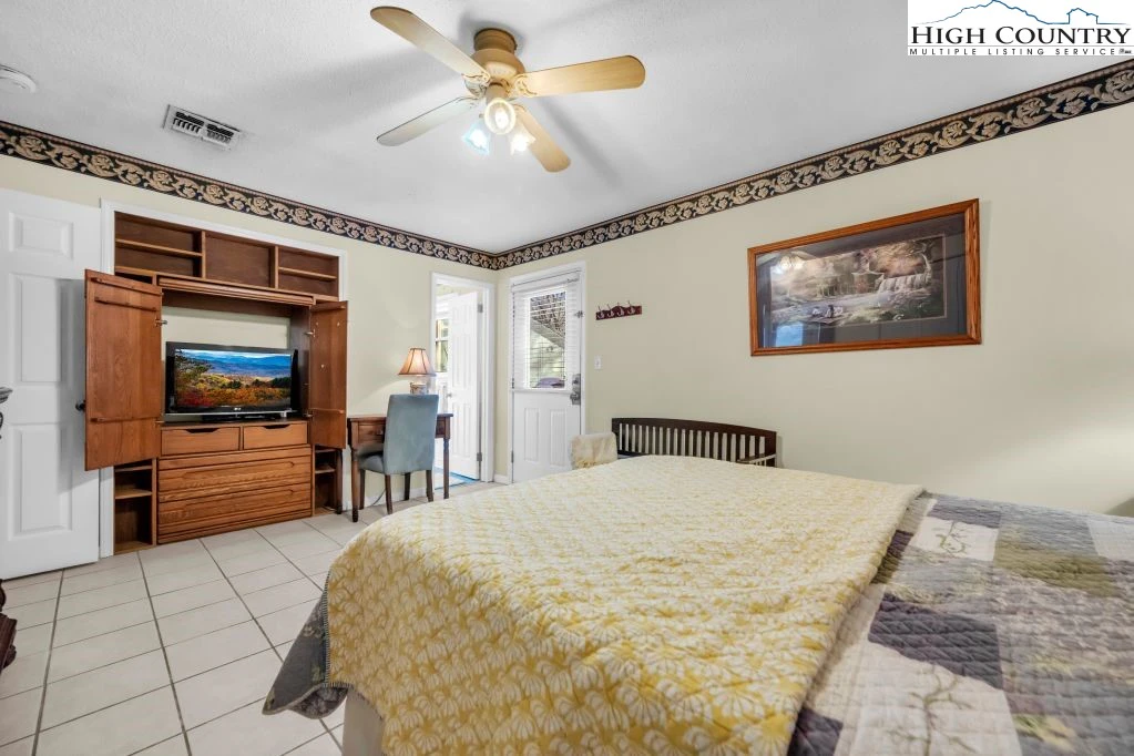 Image number 5 for the current listing
