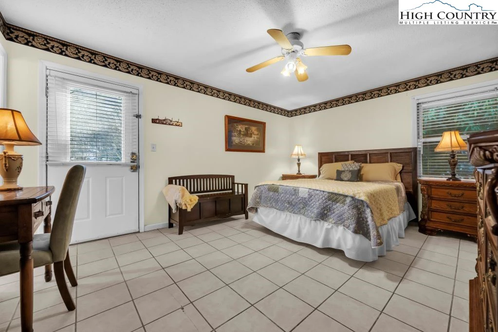 Image number 6 for the current listing