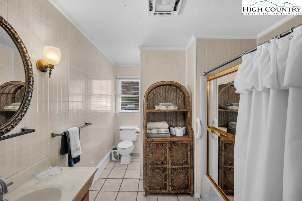 Image number 7 for the current listing