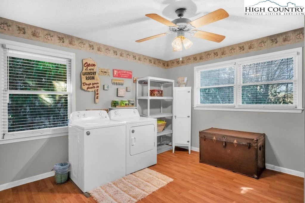 Image number 11 for the current listing